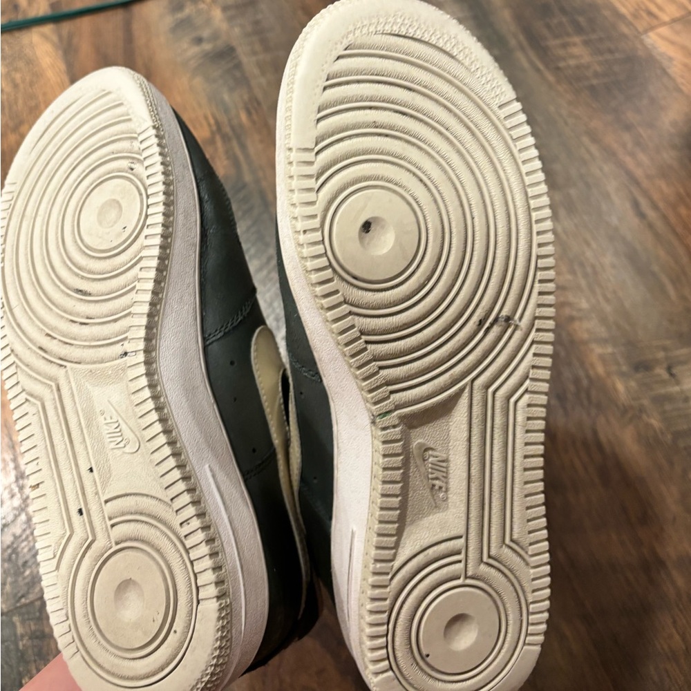 Dark Green Women’s Air Force One’s - Picture 4 of 4